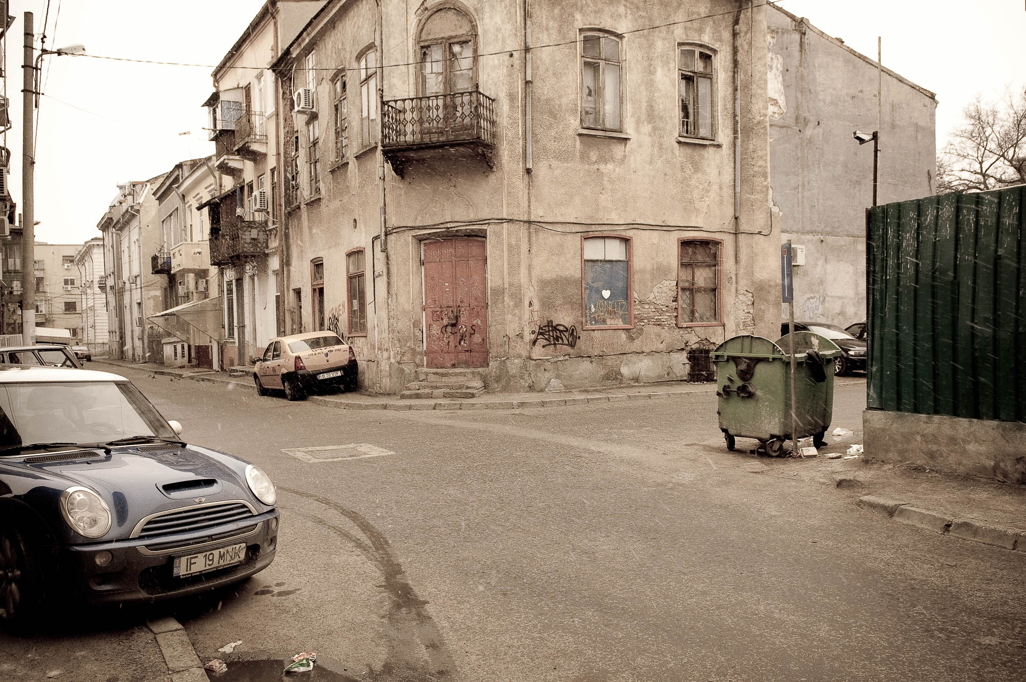Bucharest decay 37